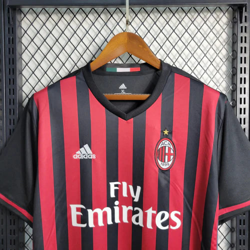 Camisa Retrô Milan 16/2017 | Adidas Masculina - Vermelha 
Desconto de LANÇAMENTO