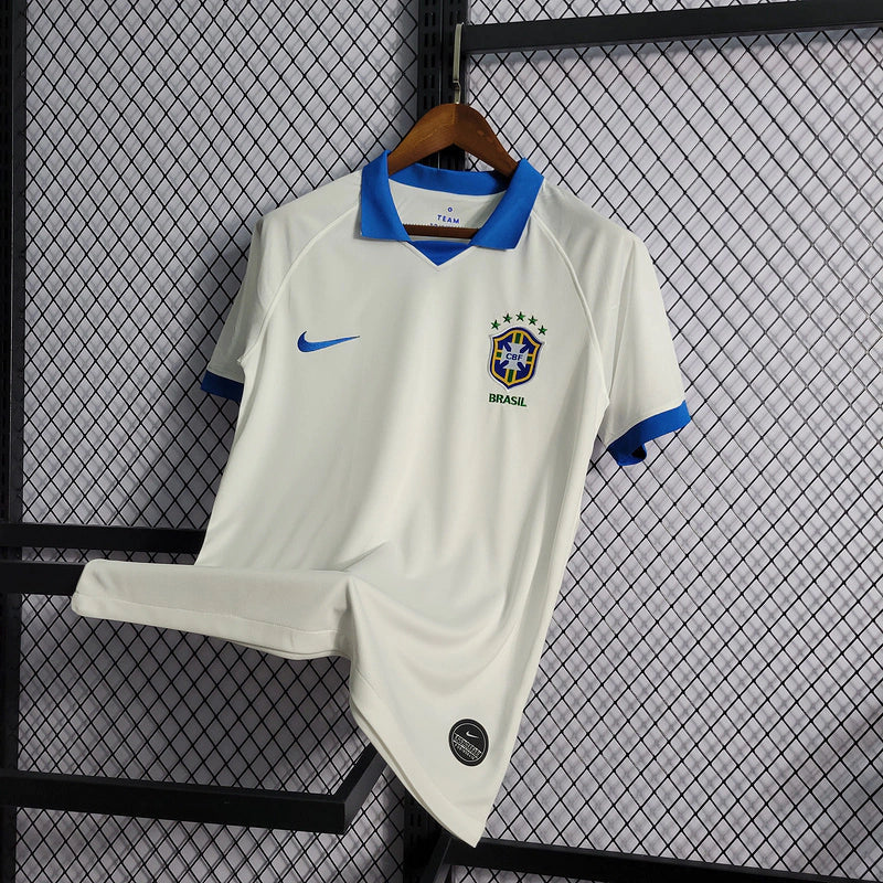 Camisa Retrô Seleção Brasileira 19/2020 | Nike Masculina - Branca 
Desconto de LANÇAMENTO