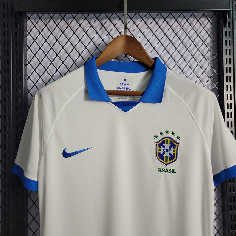 Camisa Retrô Seleção Brasileira 19/2020 | Nike Masculina - Branca 
Desconto de LANÇAMENTO