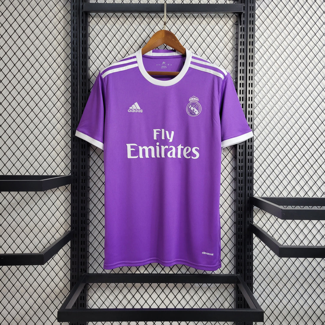 Camisa Real Madrid Retrô | Adidas Masculina - Roxa 
Desconto de LANÇAMENTO